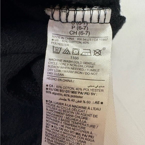 2/$20 Old Navy Boys Small 6-7 Long Sleeve Crewneck Sweater Super Mario Nintendo - Picture 5 of 6